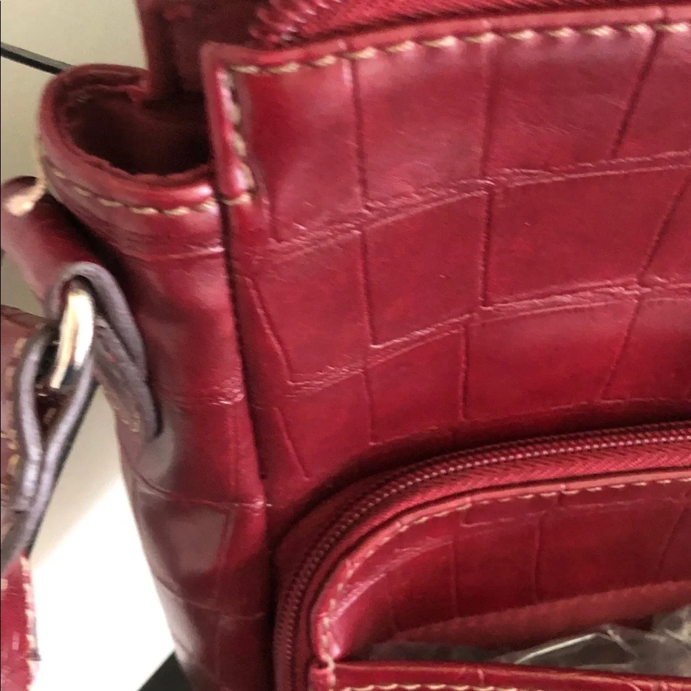 Relic fall Burgundy Croc-Embossed Crossbody Bag